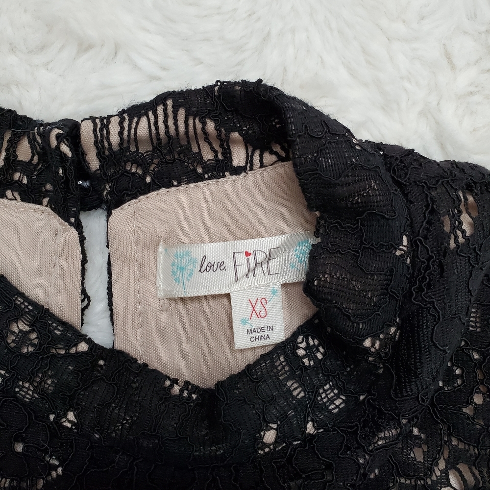NWOT love, Fire Mock Neck Lace Top Size XS - Picture 5 of 7